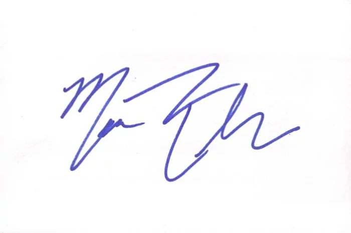 Mariana Klaveno autograph