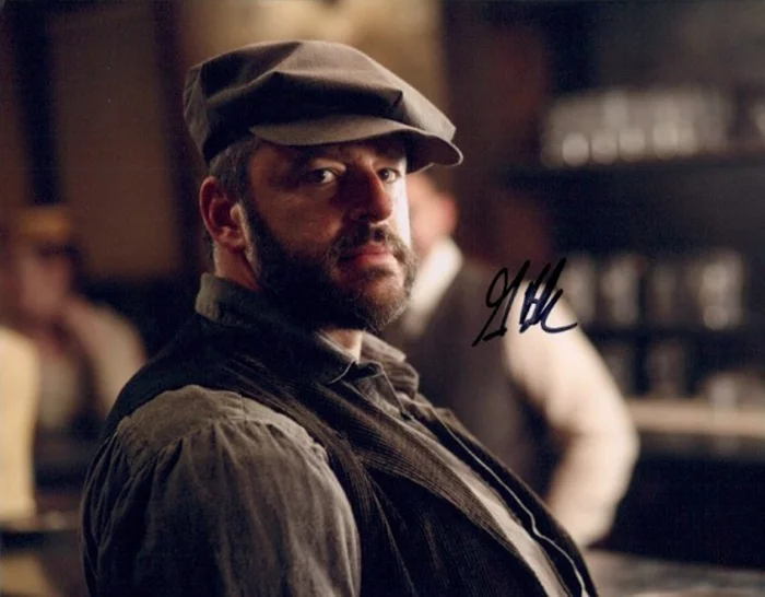 Gil Bellows autograph