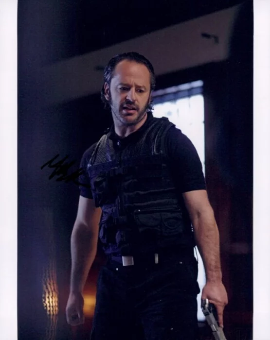 Gil Bellows autograph