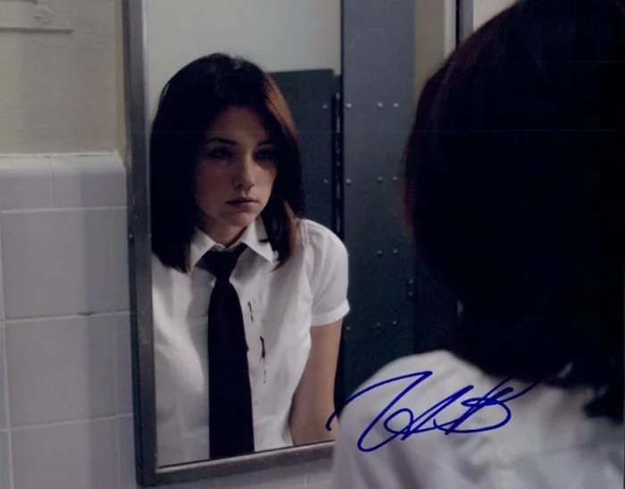 Haley Bennett autograph