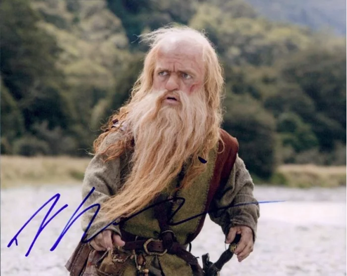 Peter Dinklage autograph