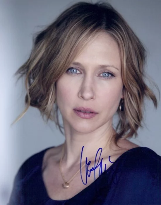 Vera Farmiga autograph