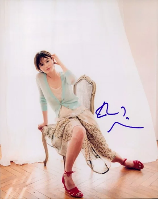Emily Mortimer autograph