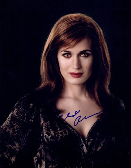 Elizabeth Reaser autograph