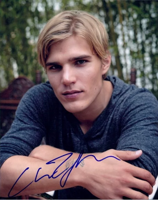 Chris Zylka autograph