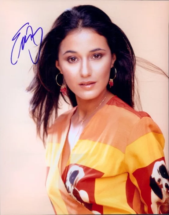 Emmanuelle Chriqui autograph