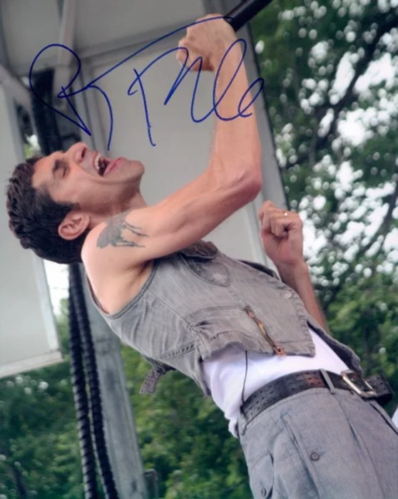 Perry Farrell autograph