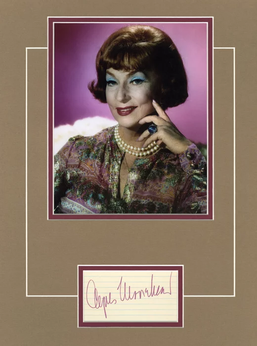 Agnes Moorehead autograph