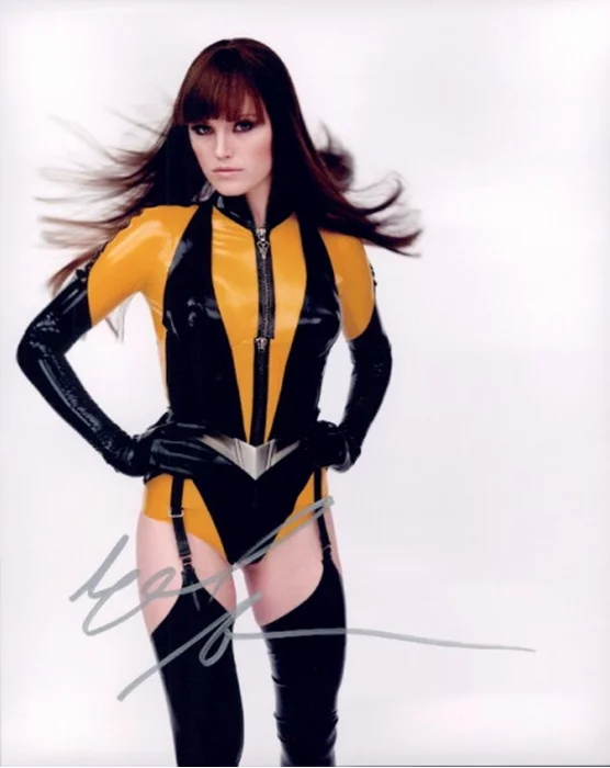 Malin Akerman autograph