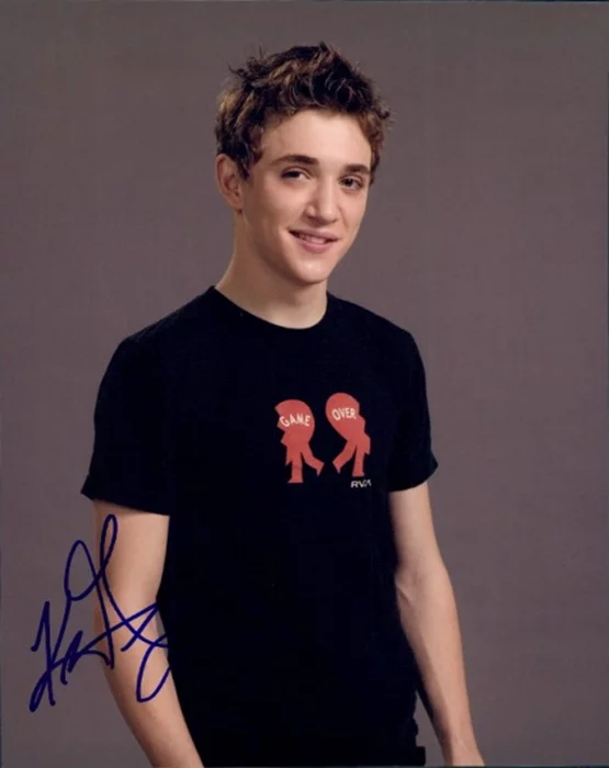 Kyle Gallner autograph
