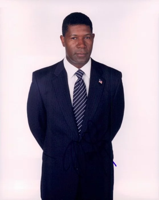 Dennis Haysbert autograph