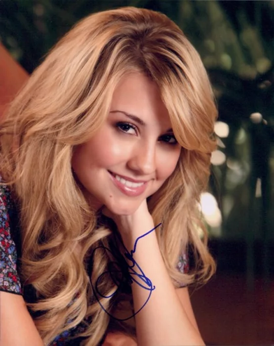 Chelsea Staub autograph