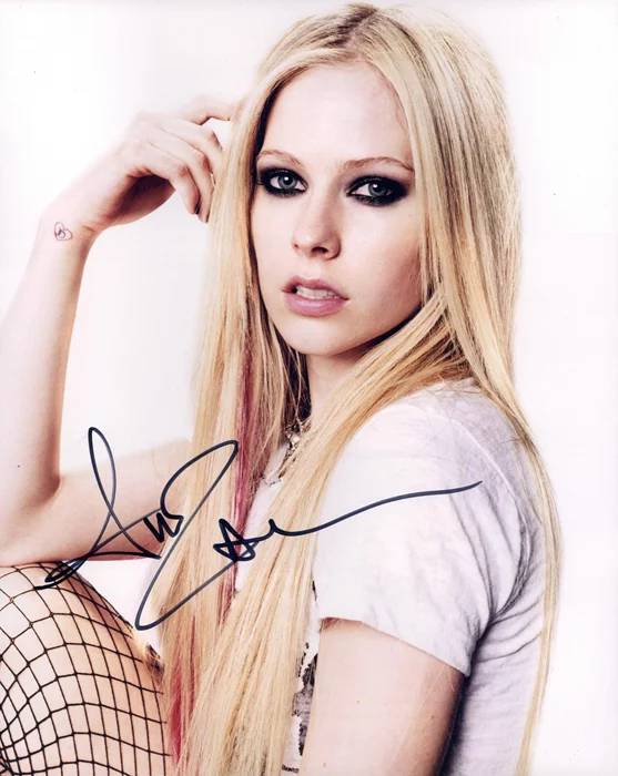 Avril Lavigne autograph