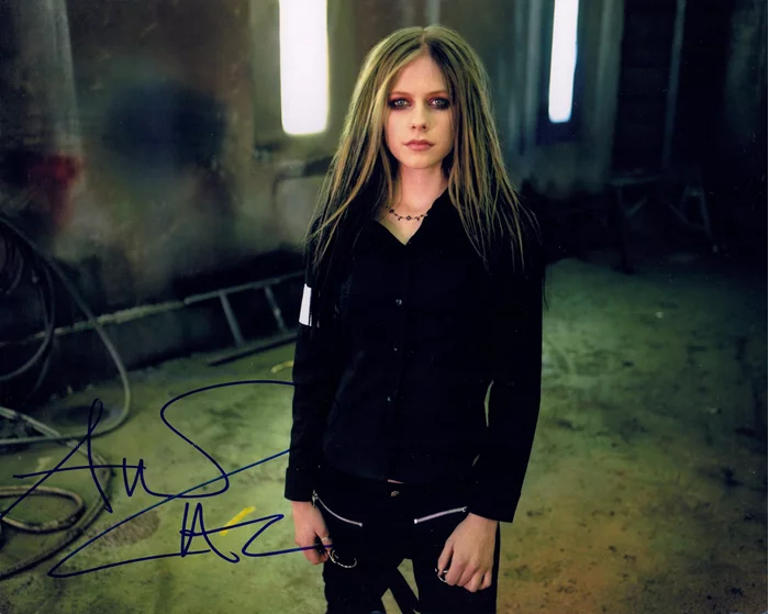 Avril Lavigne autograph