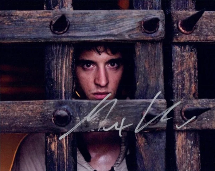Max Irons autograph
