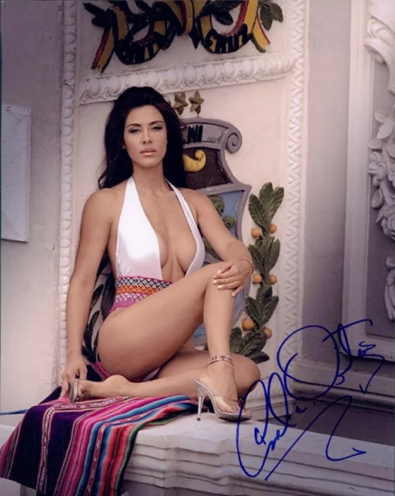 Carla Ortiz autograph