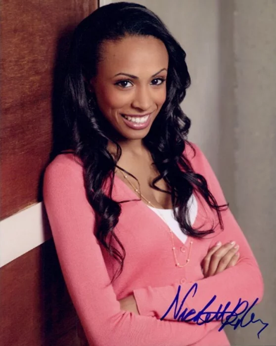Nicolette Robinson autograph