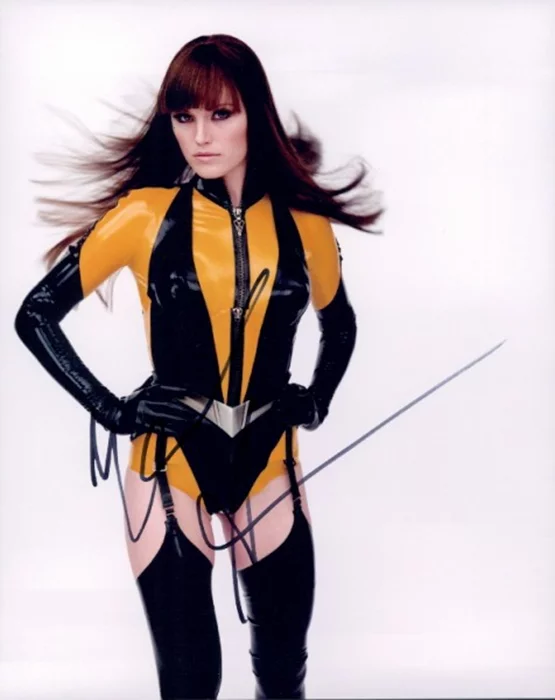 Malin Akerman autograph