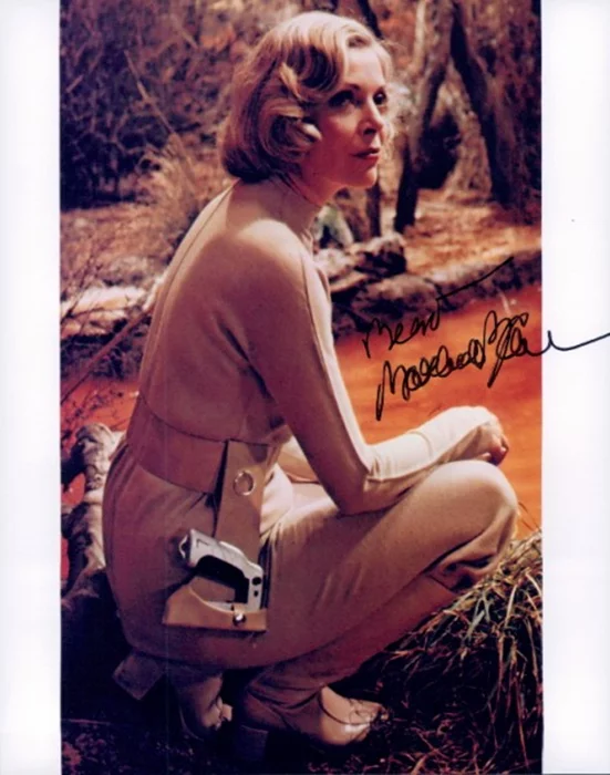Barbara Bain autograph