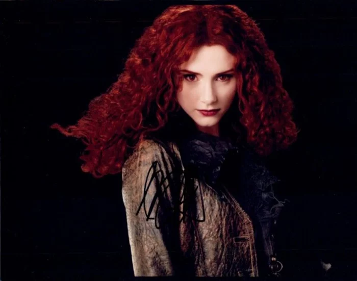 Bryce Dallas Howard autograph