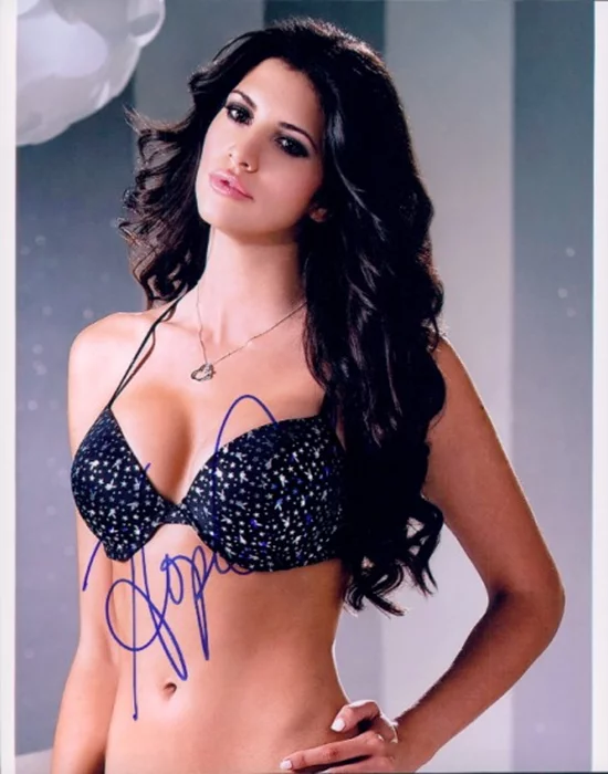 Hope Dworaczyk autograph