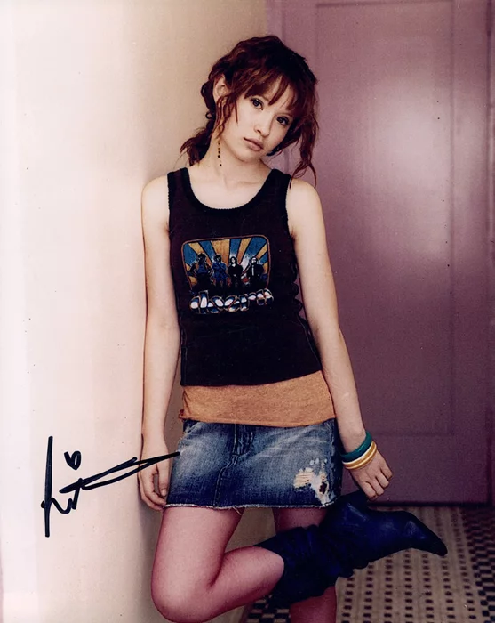 Emily Browning autograph