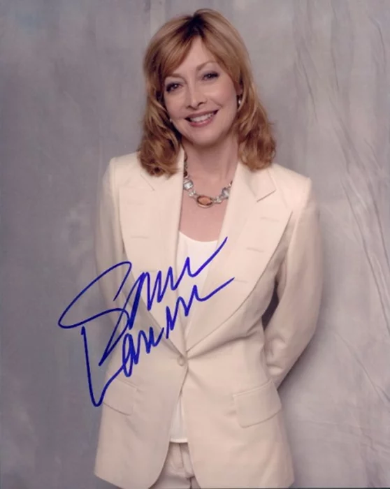 Sharon Lawrence autograph