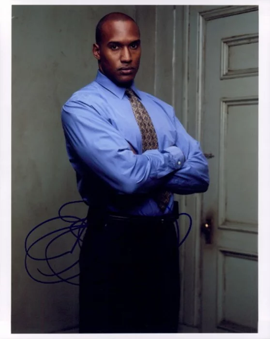 Henry Simmons autograph