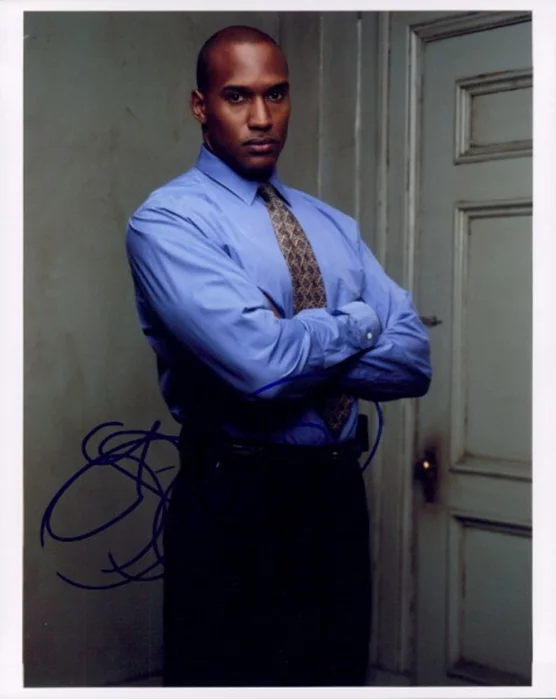 Henry Simmons autograph