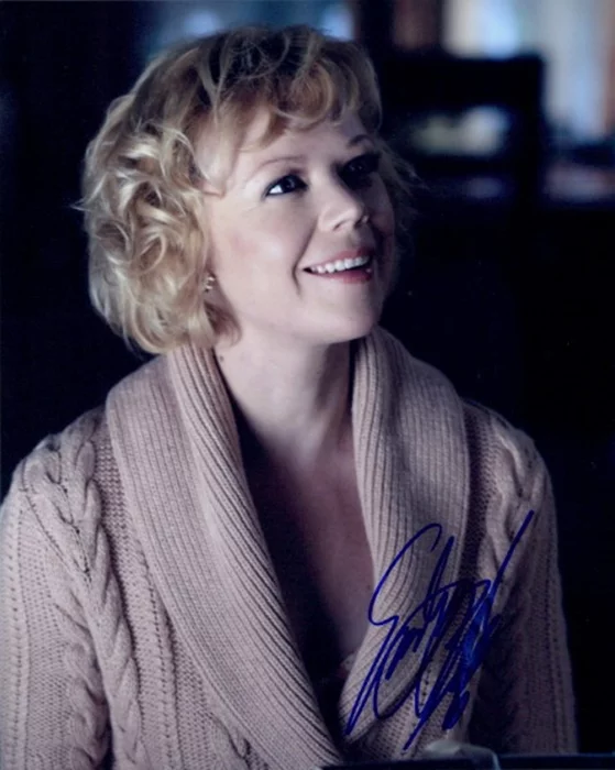 Emily Bergl autograph