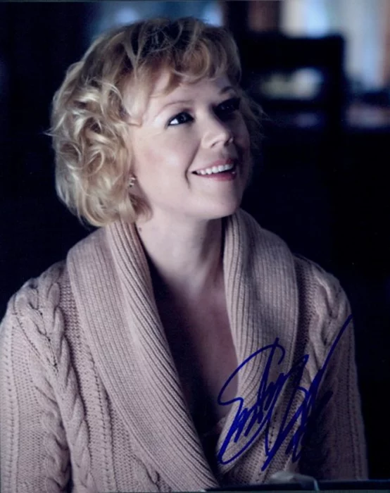 Emily Bergl autograph