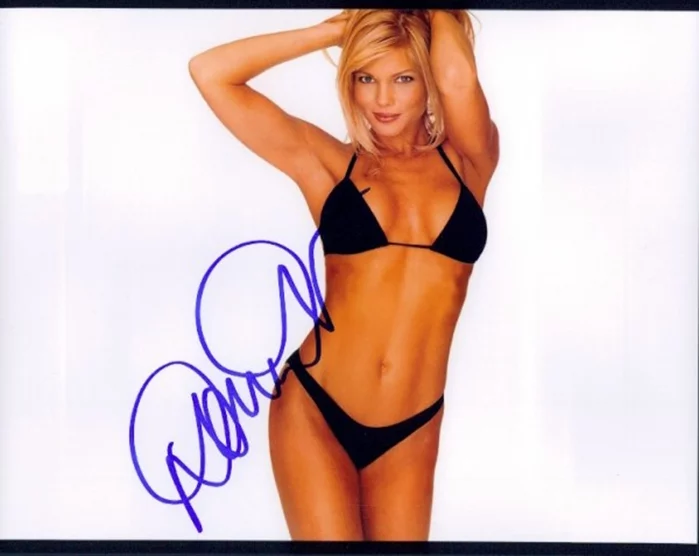 Donna D'Errico autograph
