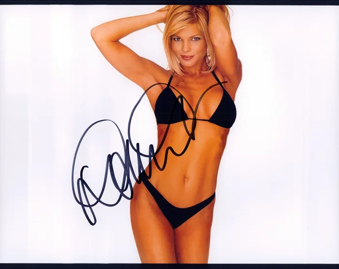 Donna D'Errico autograph