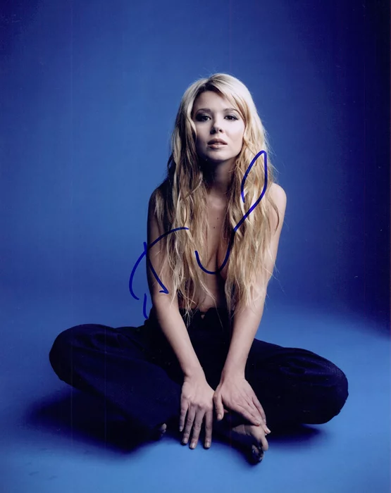 Tara Reid autograph