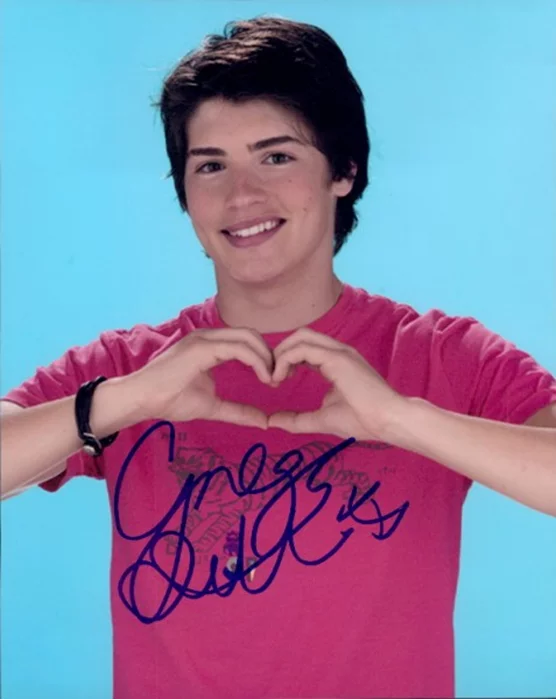 Gregg Sulkin autograph