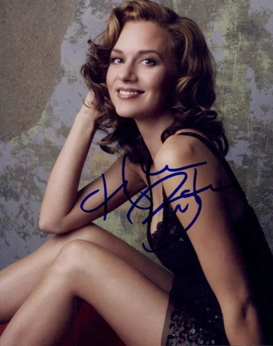 Hilarie Burton autograph