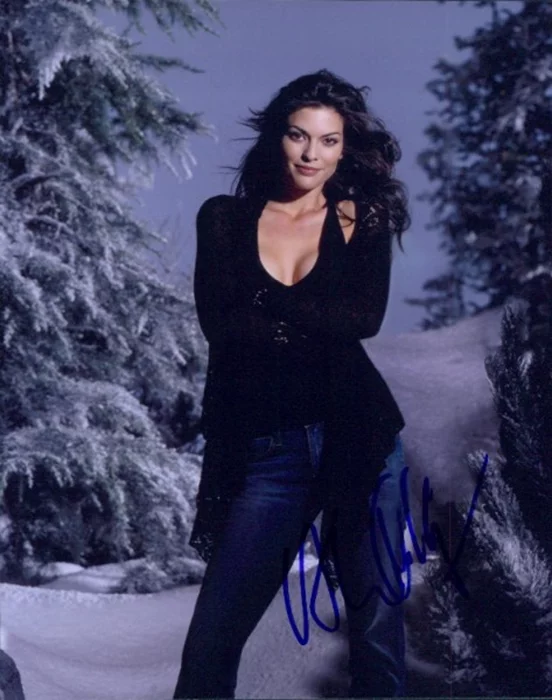 Alana De La Garza autograph