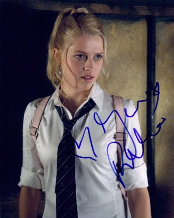 Teresa Palmer autograph