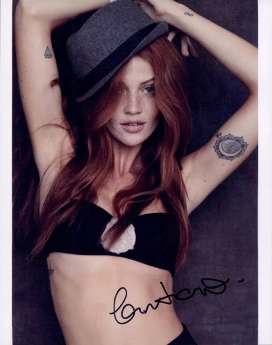 Cintia Dicker autograph