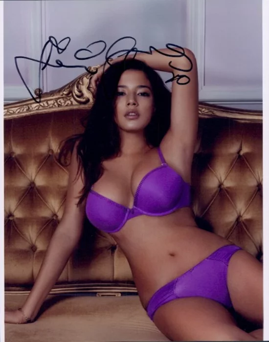 Jessica Gomes autograph