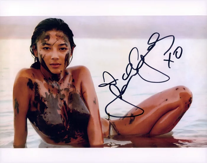 Jessica Gomes autograph
