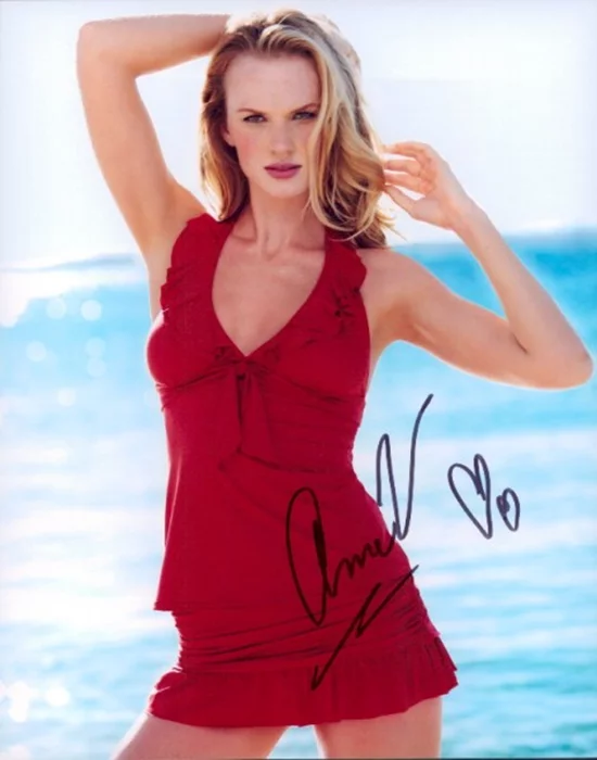 Anne Vyalitsyna autograph