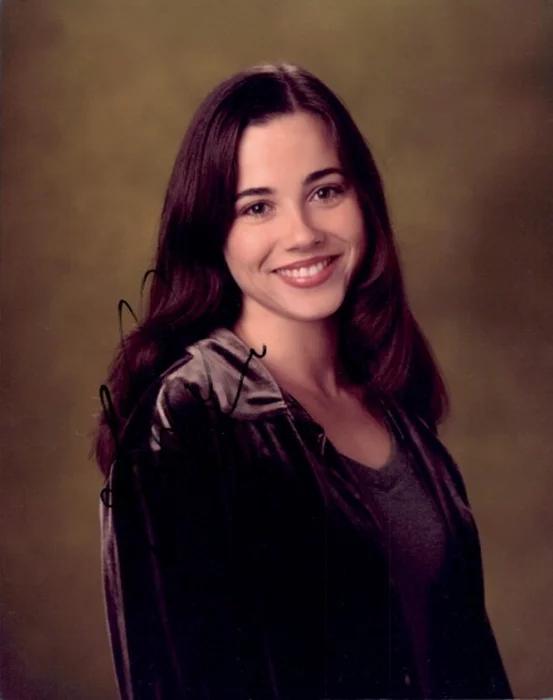 Linda Cardellini autograph