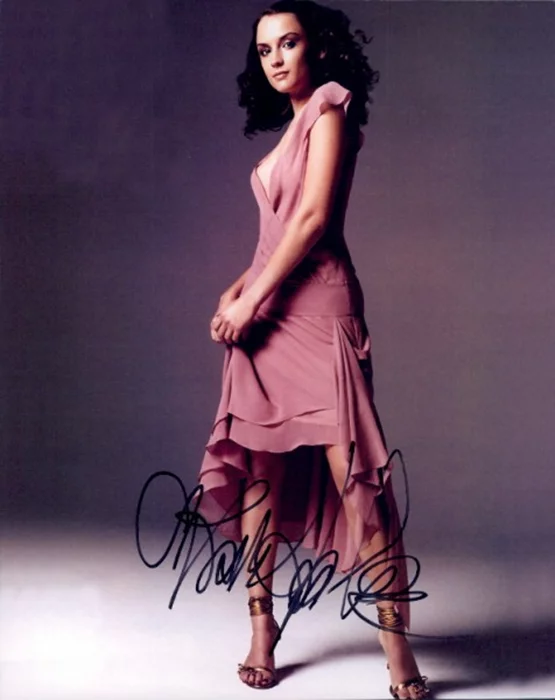 Rachael Leigh Cook autograph