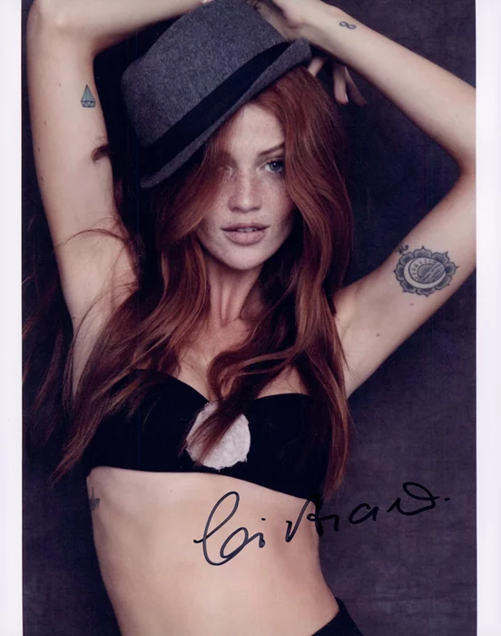 Cintia Dicker autograph