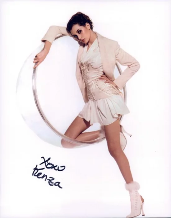 Kenza Fourati autograph