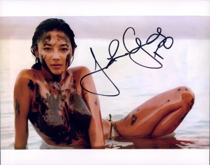 Jessica Gomes autograph