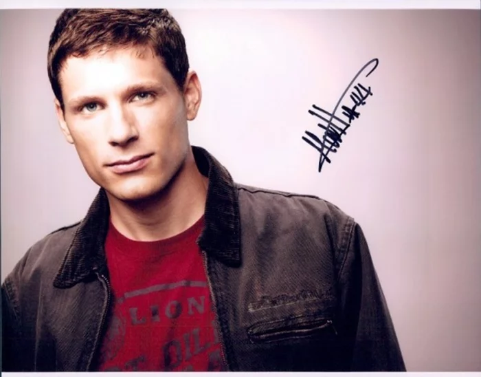 Matt Lauria autograph