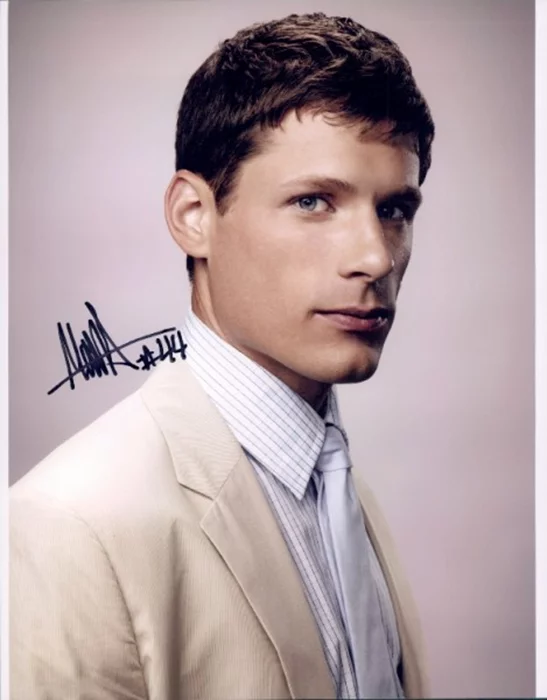 Matt Lauria autograph