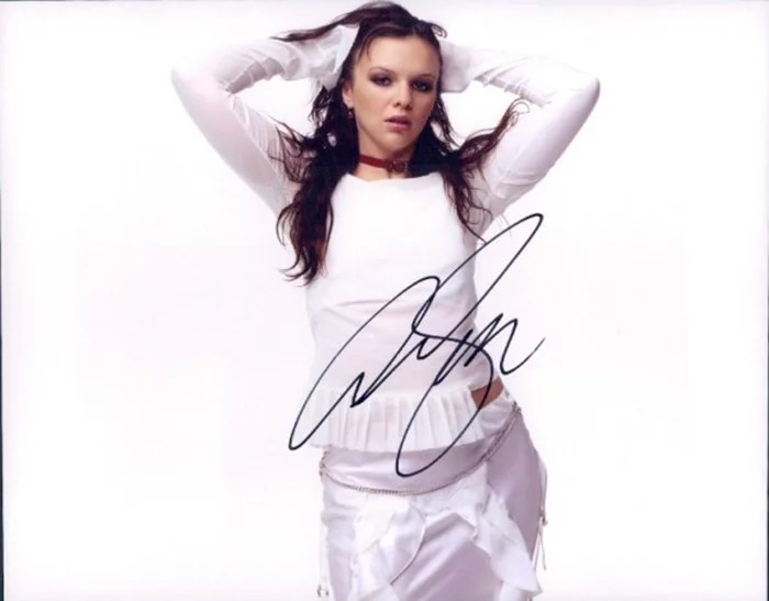 Amber Tamblyn autograph